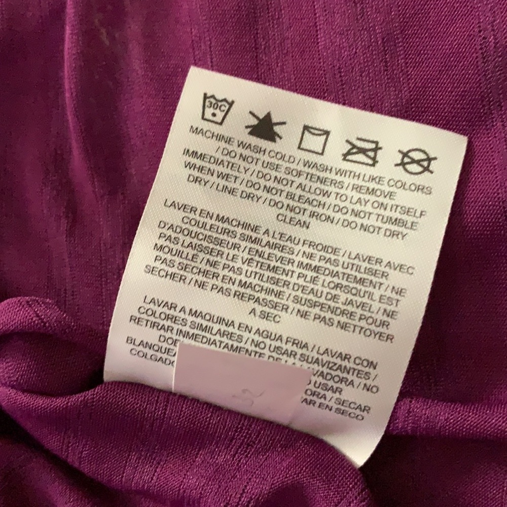 Brand new, tags on, awesome Nike workout top! - Picture 8 of 8